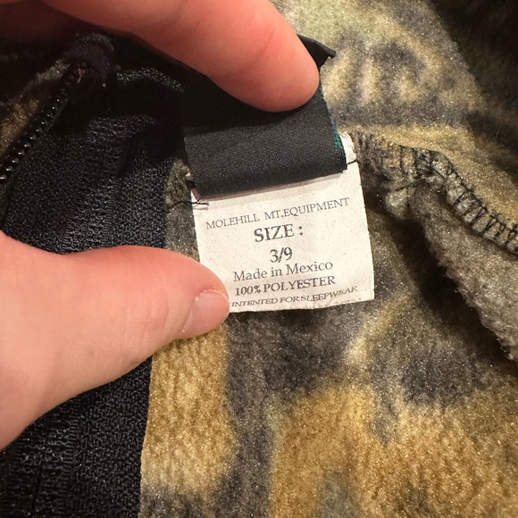 Molehill Camo Fleece Baby Snowsuit with Hood 3/9 month - Picture 4 of 4